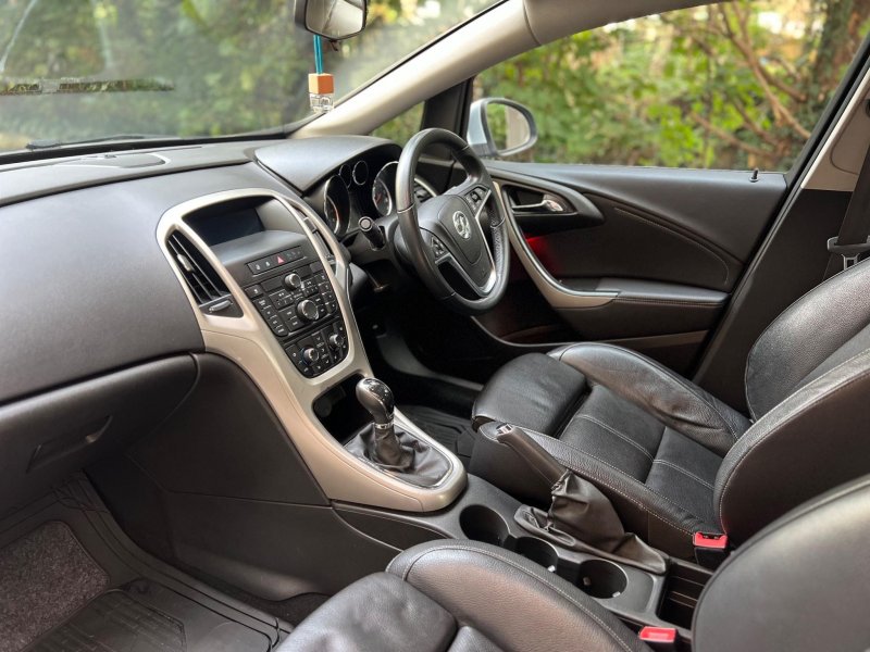 VAUXHALL ASTRA