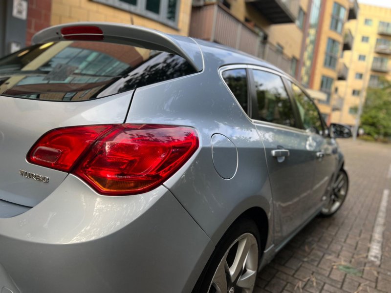 VAUXHALL ASTRA