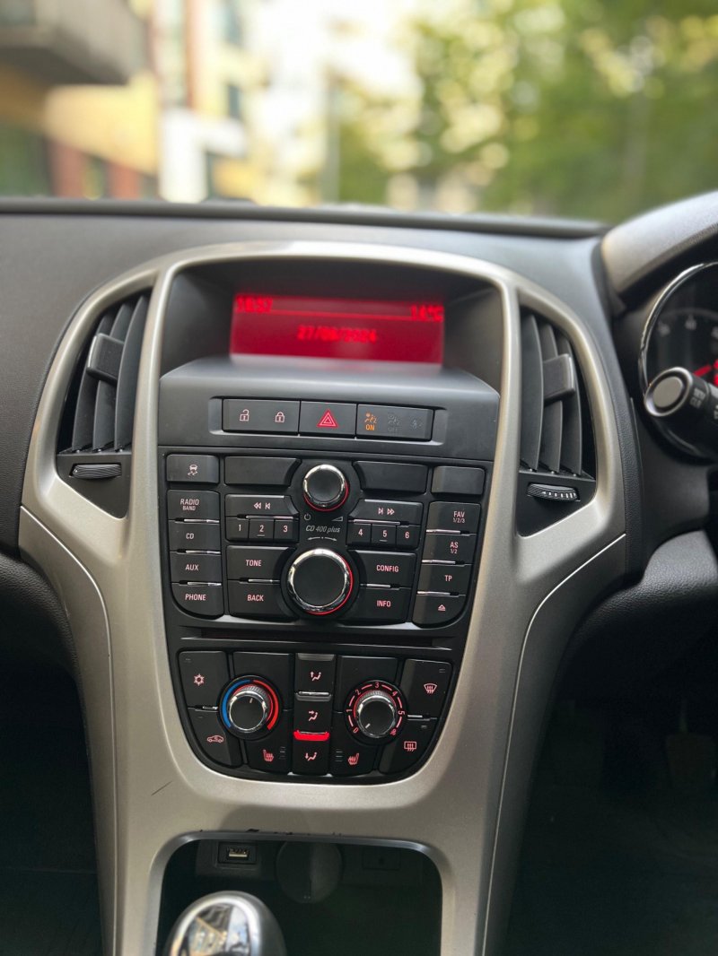 VAUXHALL ASTRA
