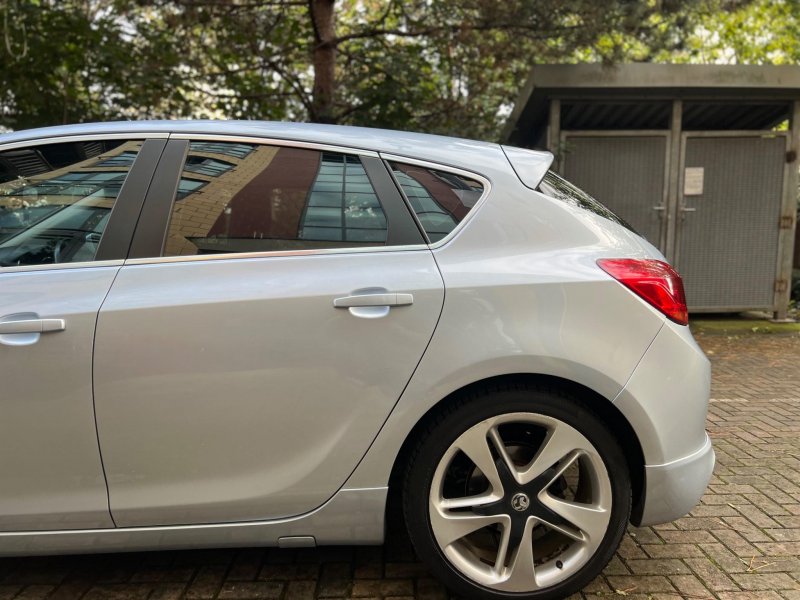 VAUXHALL ASTRA