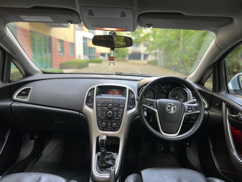 VAUXHALL ASTRA