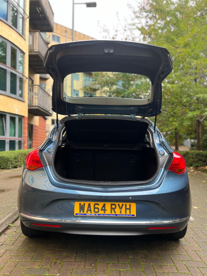 VAUXHALL ASTRA