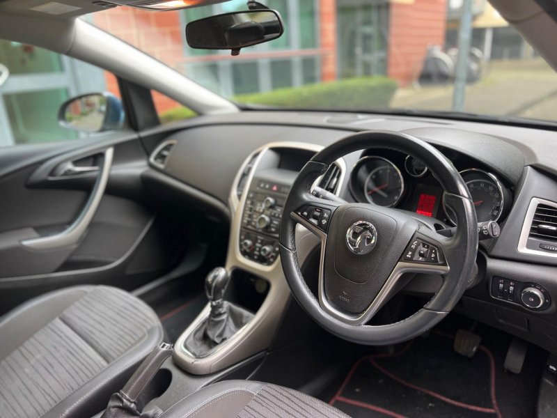 VAUXHALL ASTRA