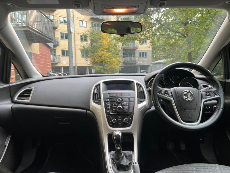 VAUXHALL ASTRA