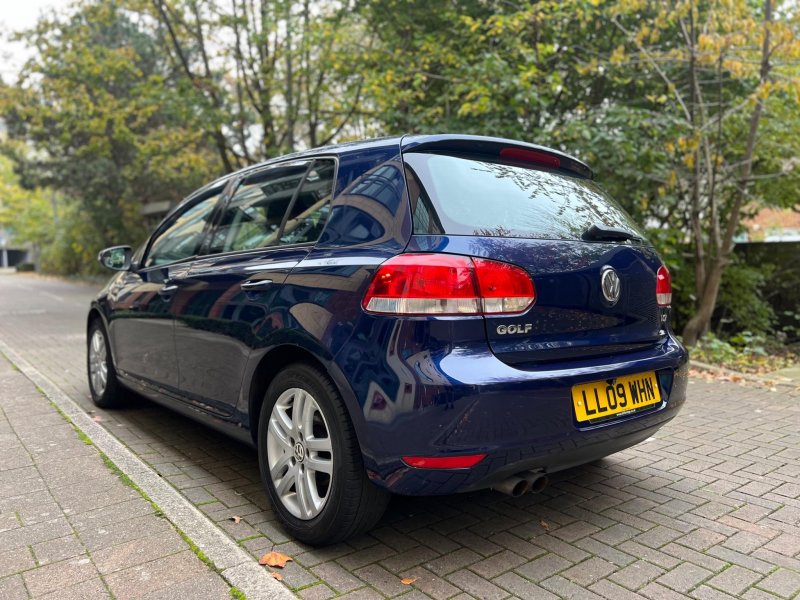 VOLKSWAGEN GOLF