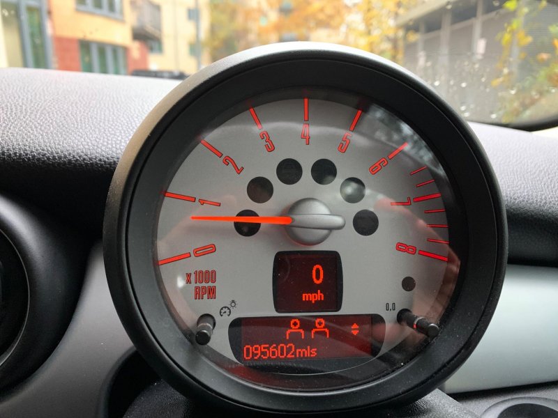 MINI HATCH