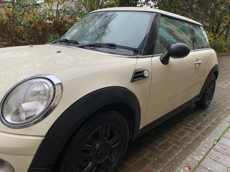 MINI HATCH