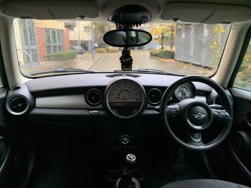 MINI HATCH