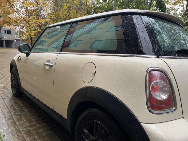 MINI HATCH