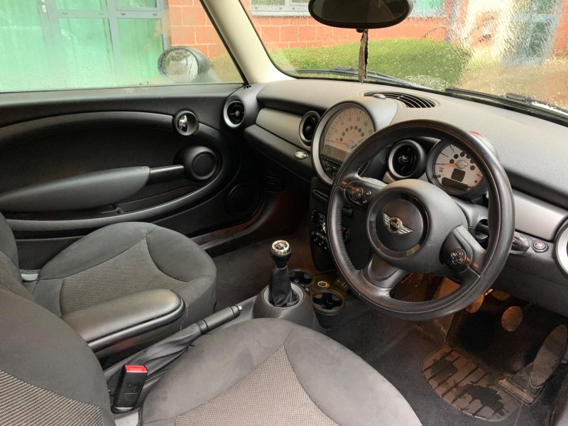 MINI HATCH