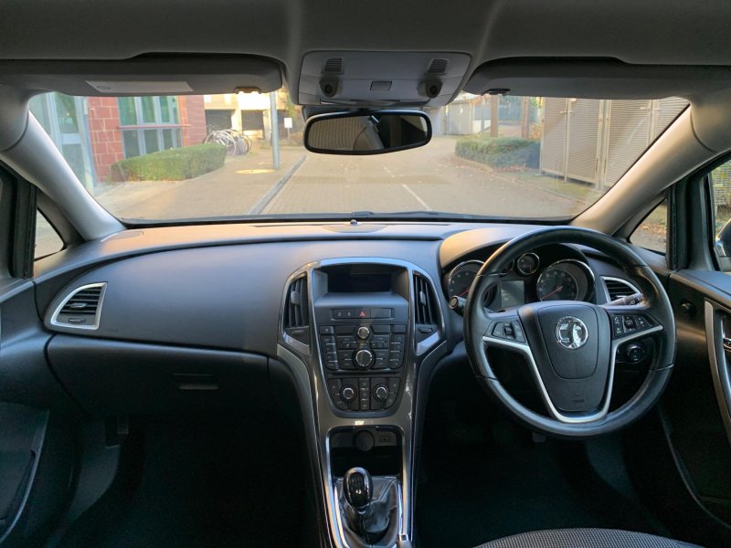 VAUXHALL ASTRA