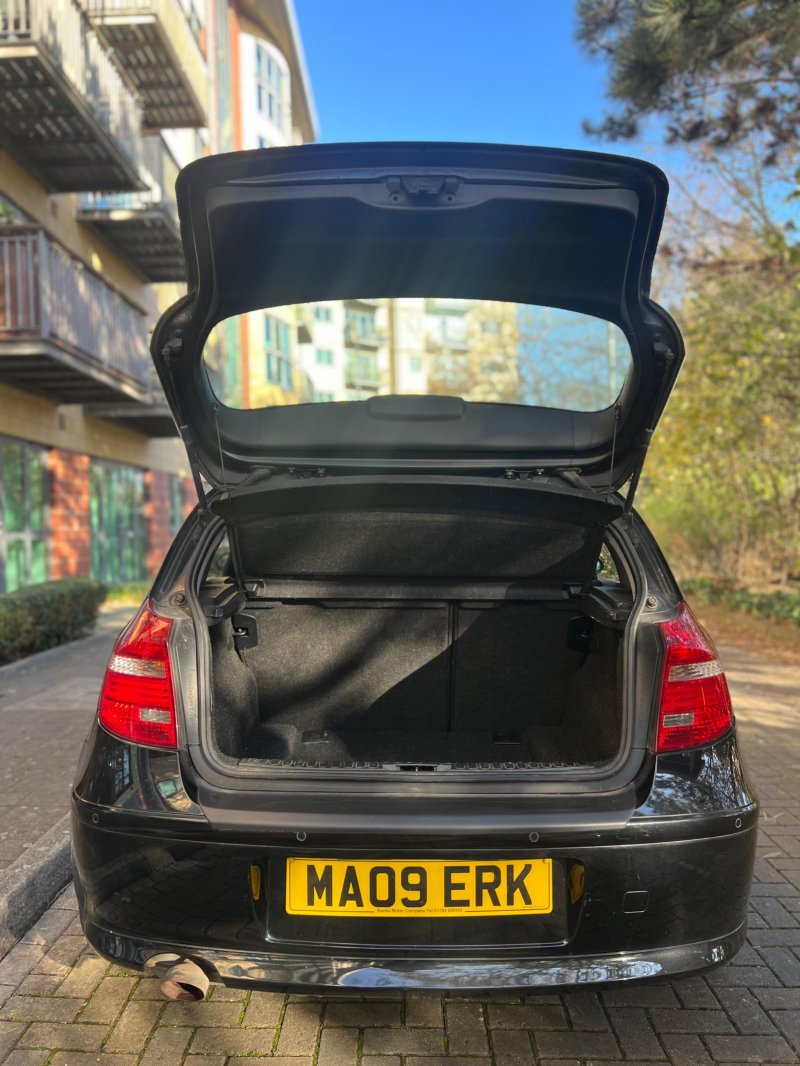 BMW 1 SERIES