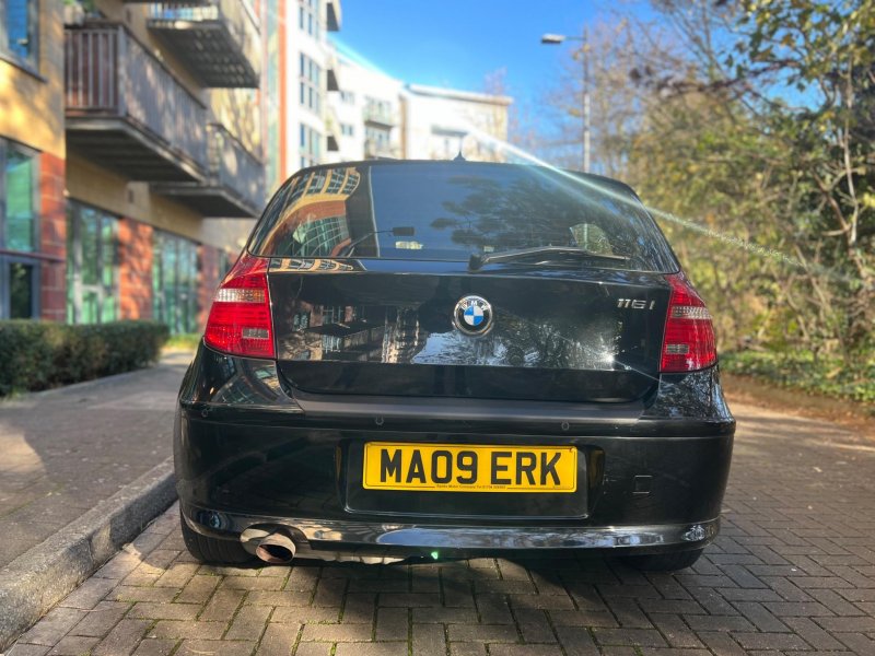BMW 1 SERIES