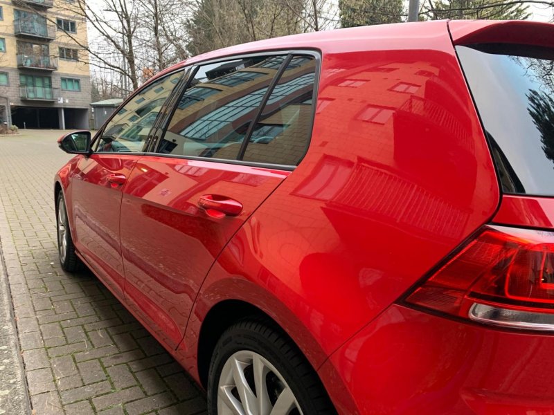 VOLKSWAGEN GOLF