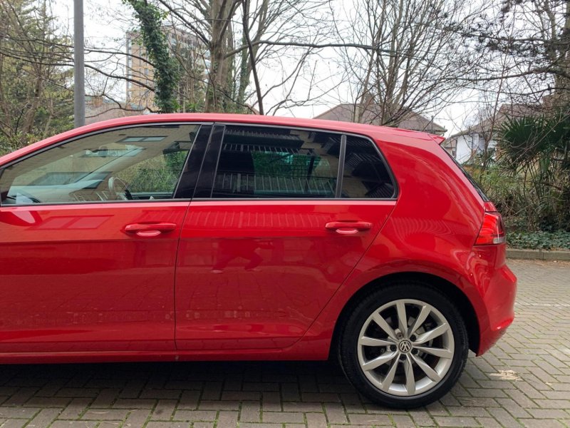 VOLKSWAGEN GOLF