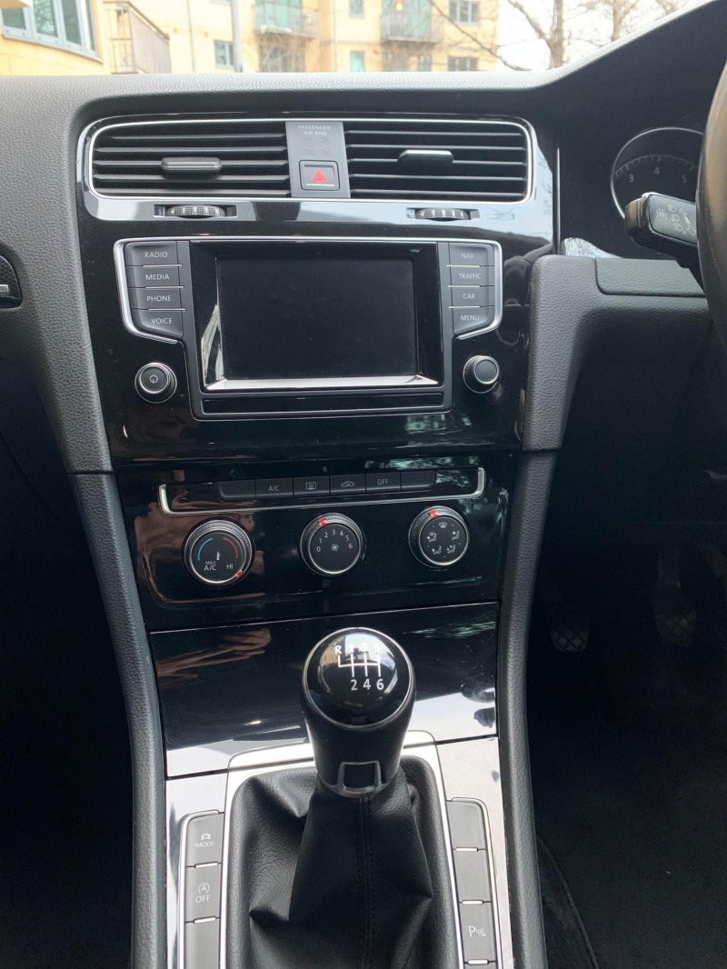 VOLKSWAGEN GOLF
