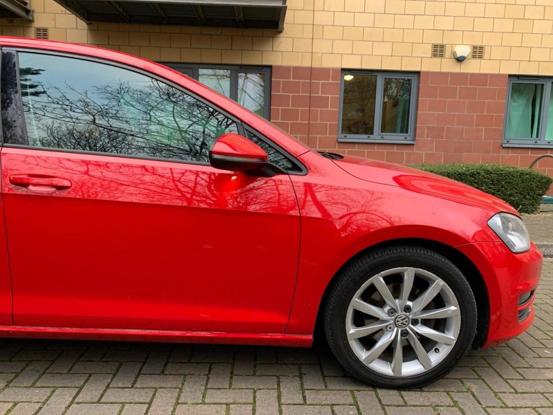 VOLKSWAGEN GOLF