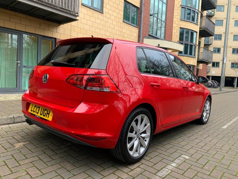 VOLKSWAGEN GOLF