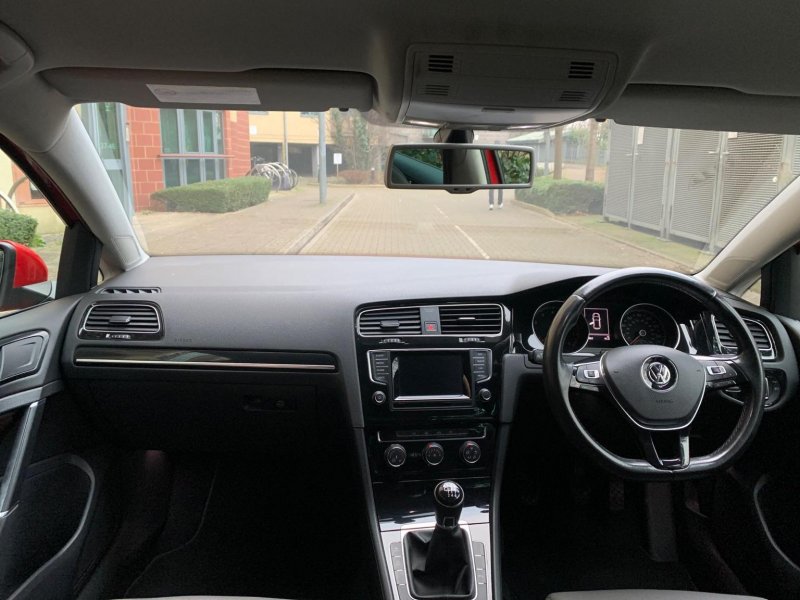VOLKSWAGEN GOLF