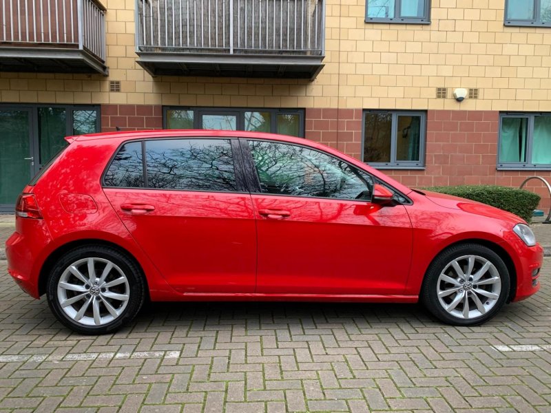 VOLKSWAGEN GOLF