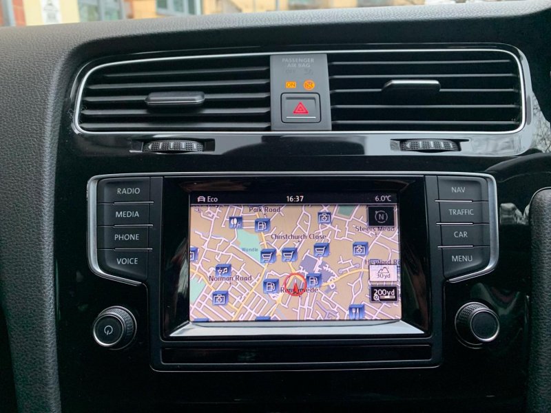 VOLKSWAGEN GOLF