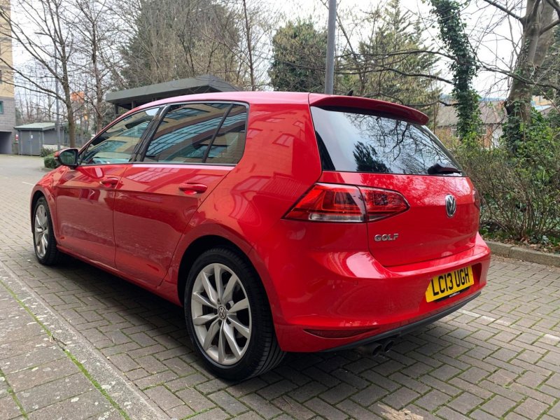 VOLKSWAGEN GOLF