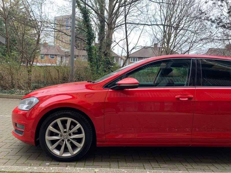 VOLKSWAGEN GOLF