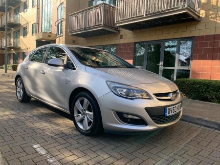 VAUXHALL ASTRA 1.4T 16v SRi Euro 5 5dr