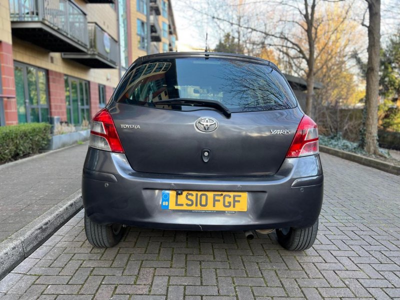 TOYOTA YARIS