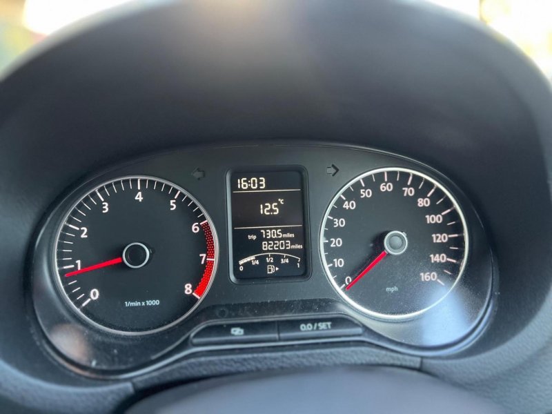 VOLKSWAGEN POLO