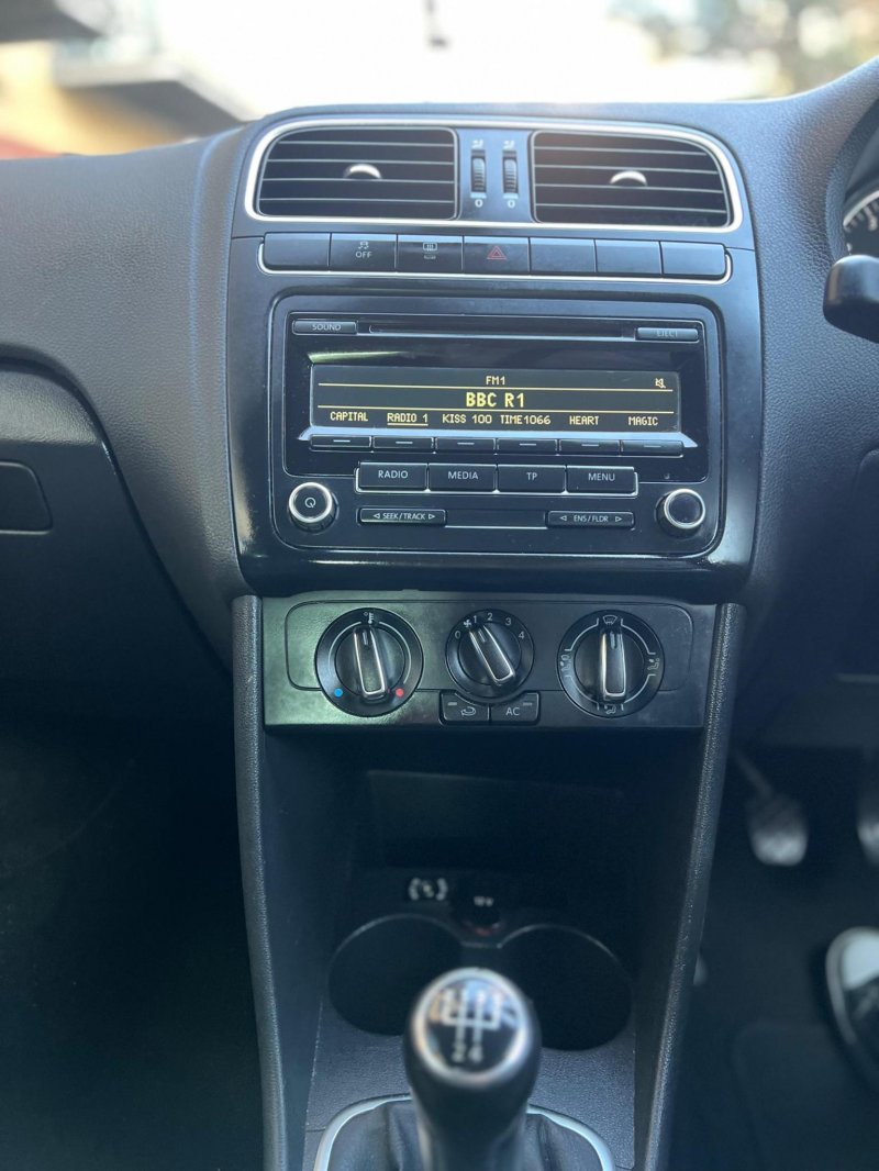 VOLKSWAGEN POLO