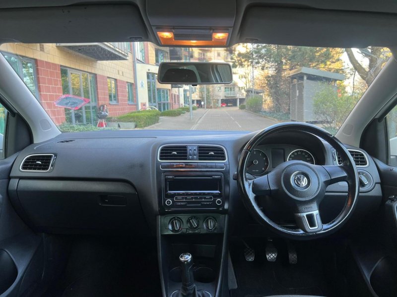 VOLKSWAGEN POLO