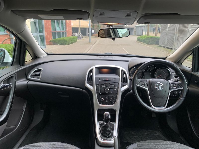VAUXHALL ASTRA