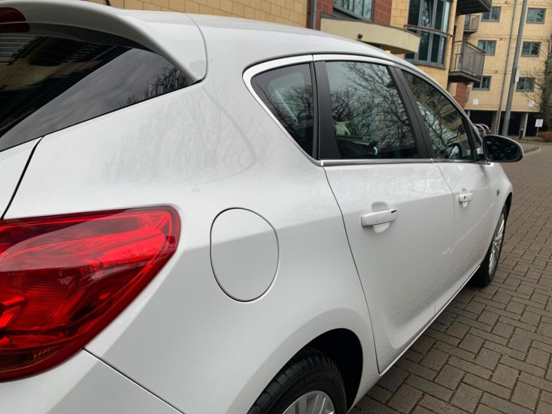 VAUXHALL ASTRA