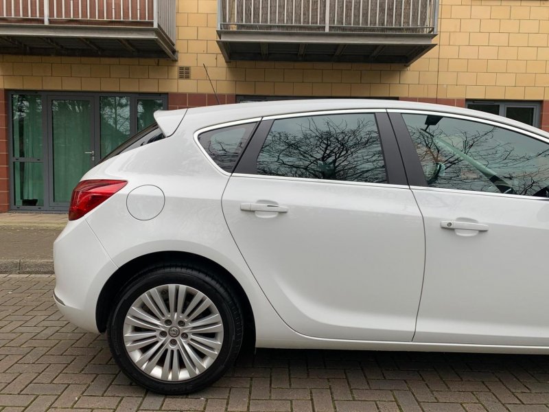 VAUXHALL ASTRA