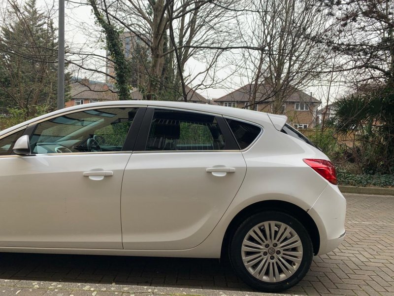 VAUXHALL ASTRA
