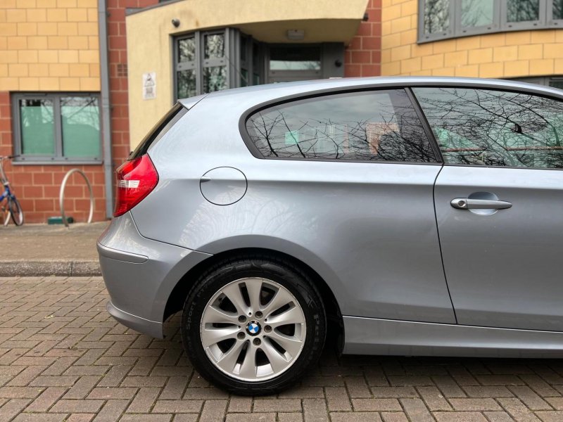 BMW 1 SERIES