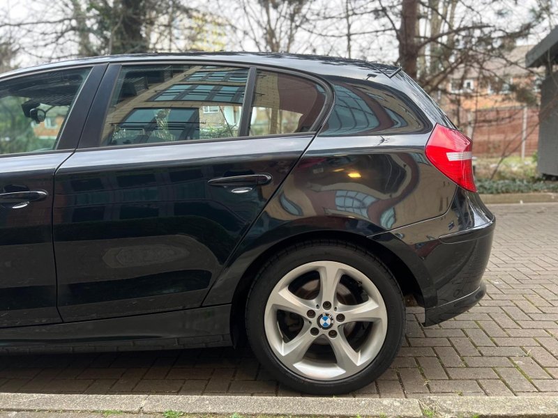 BMW 1 SERIES