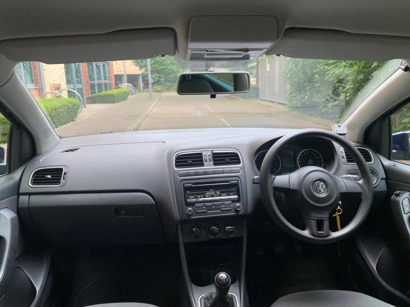 VOLKSWAGEN POLO