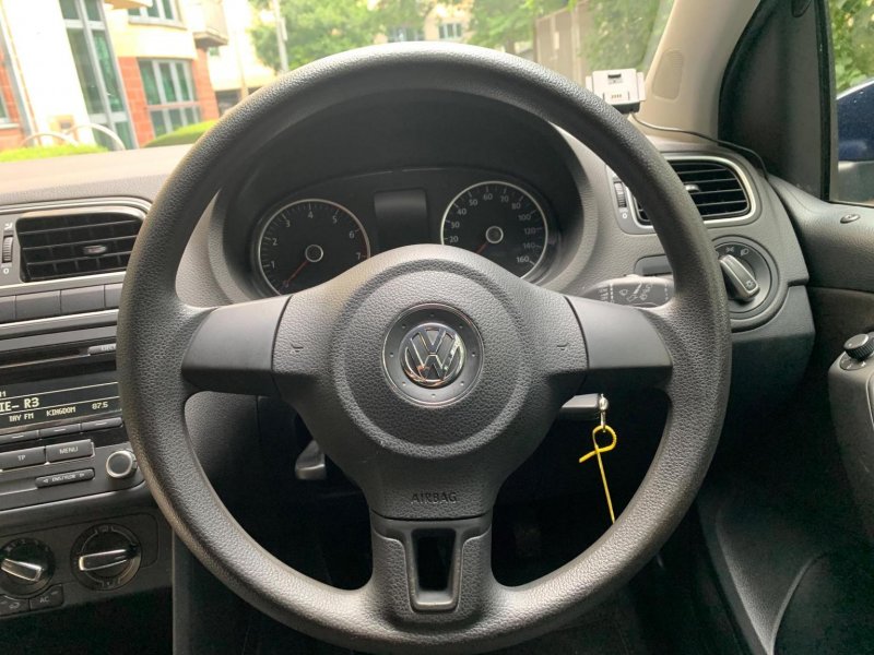 VOLKSWAGEN POLO