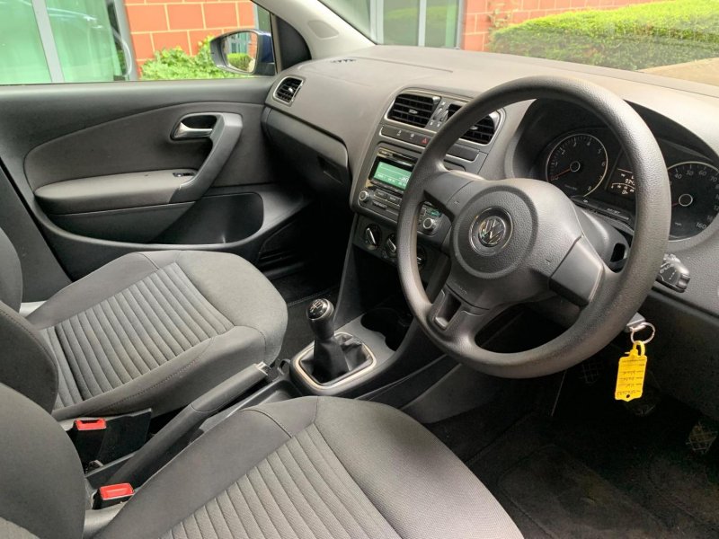 VOLKSWAGEN POLO