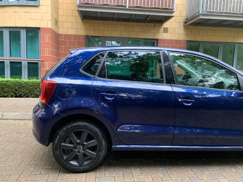 VOLKSWAGEN POLO