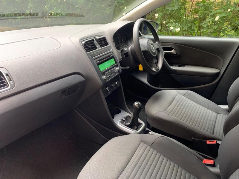 VOLKSWAGEN POLO