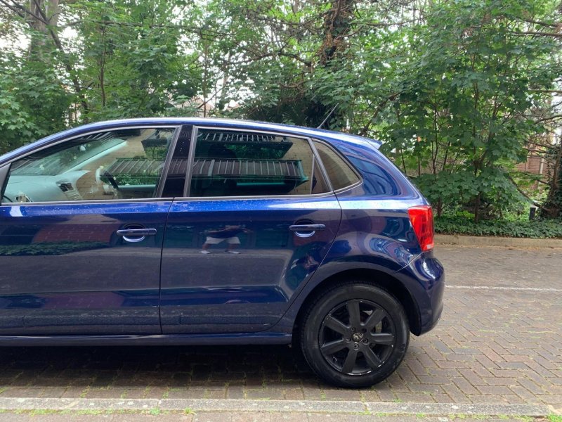 VOLKSWAGEN POLO