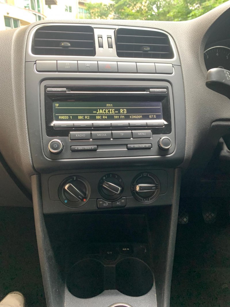 VOLKSWAGEN POLO