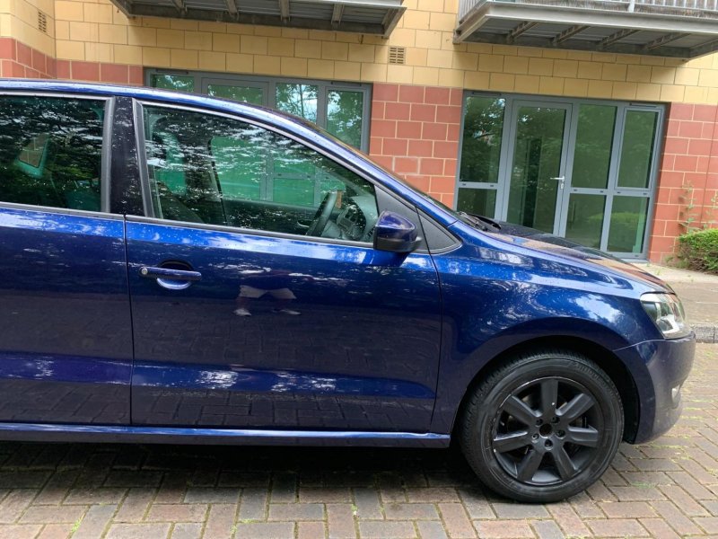 VOLKSWAGEN POLO