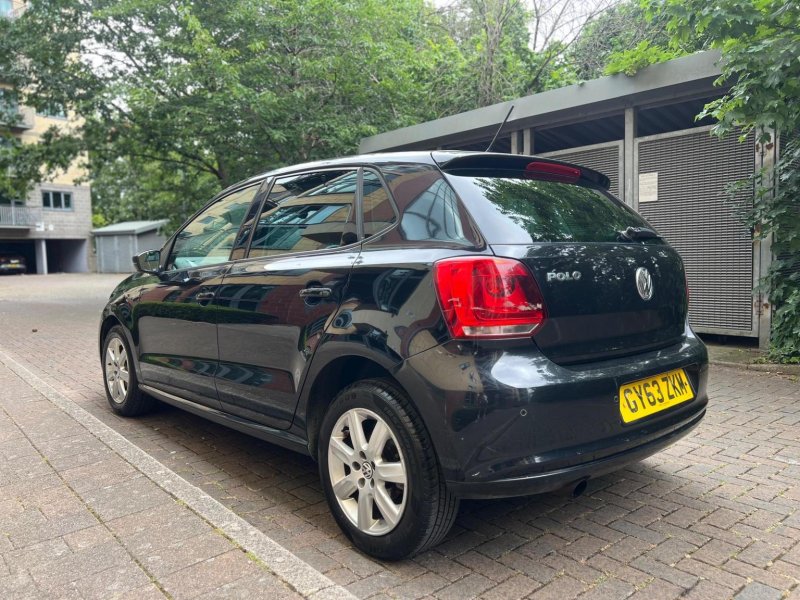 VOLKSWAGEN POLO