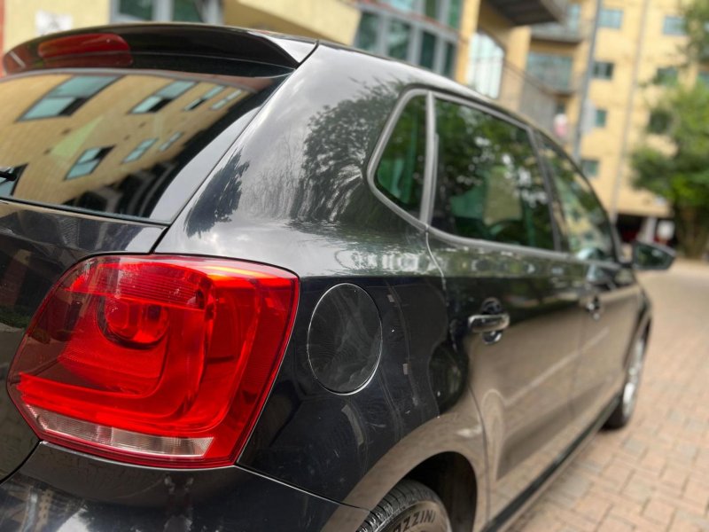 VOLKSWAGEN POLO
