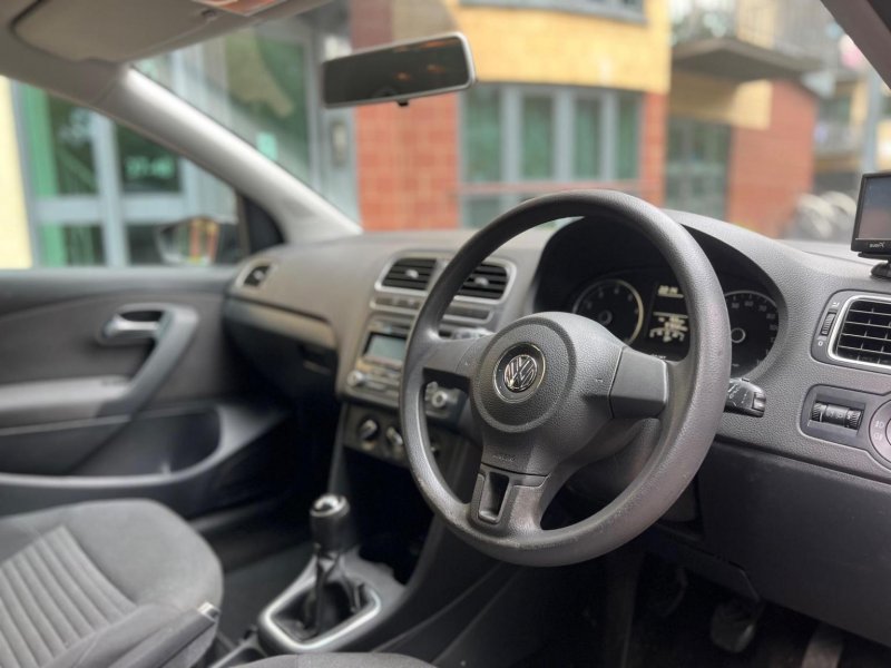 VOLKSWAGEN POLO