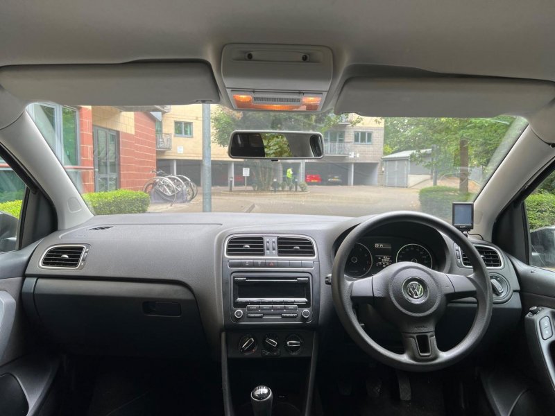 VOLKSWAGEN POLO